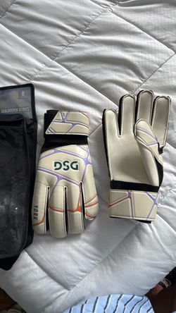 DSG York goalkeeper gloves