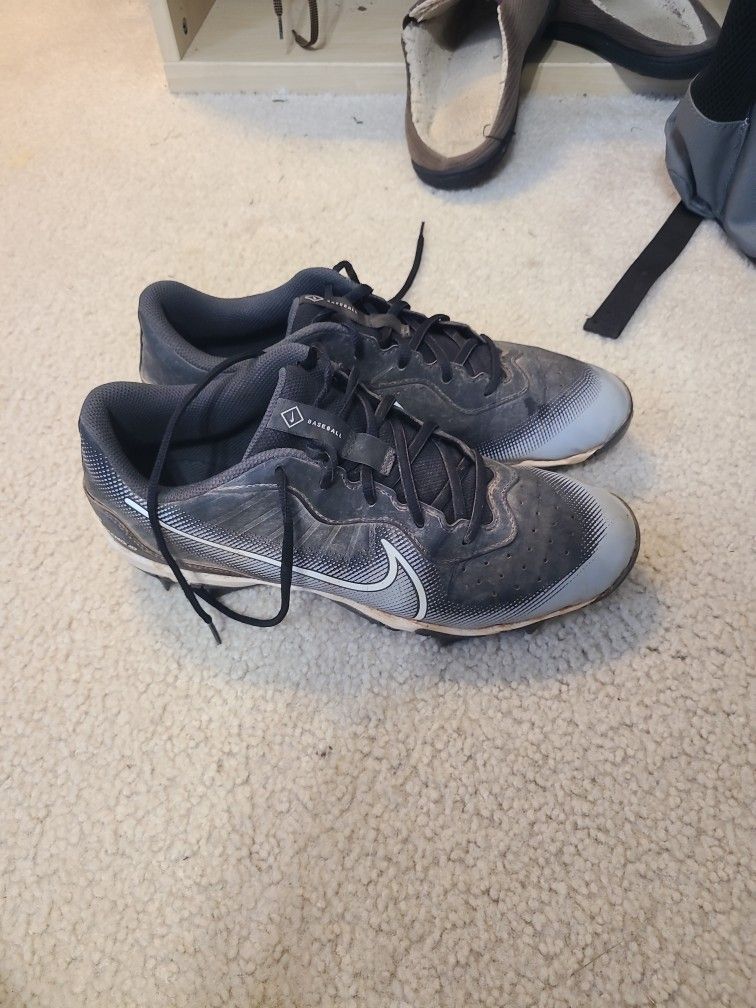 9.5 US men's Nike Baseball Cleats