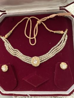 Beautiful Necklace Set With Beautiful Stone