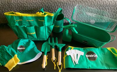 NEW Kid Gardening Set