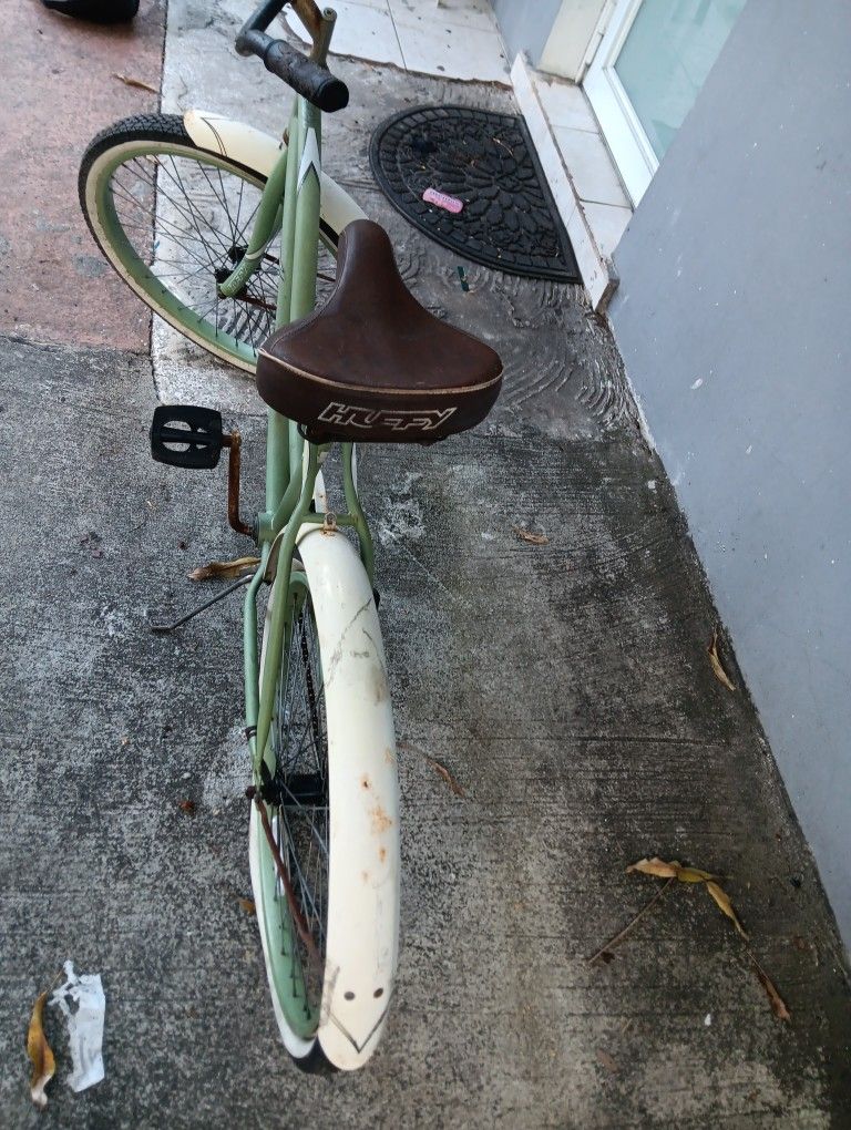 Huffy Cruiser Bicycle & Extra 3 Wheeler