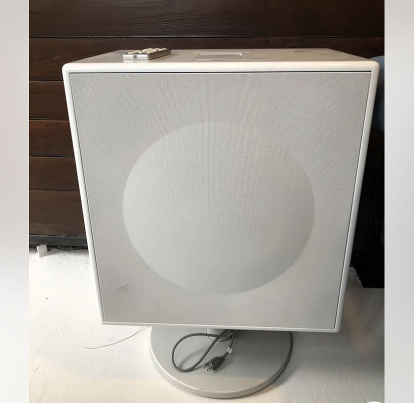 Geneva Sound System Model XL Powered iPod®/iPhone® speaker system with FM radio