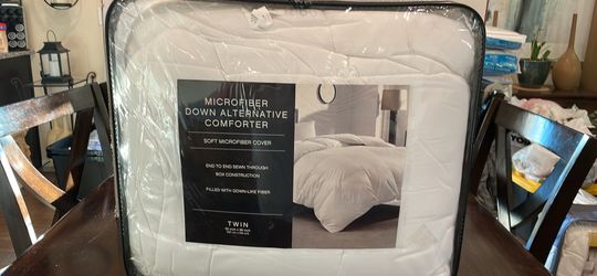 Microfiber Down Alternative Comforter Twin Brand new 