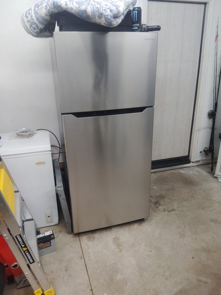 Insignia Refrigerator