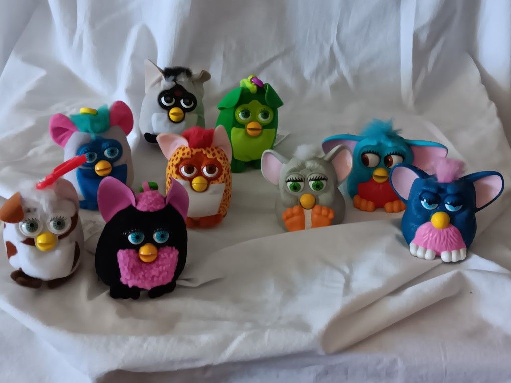 Furby 1998/2000 Toys And Keychains Lot Of 9