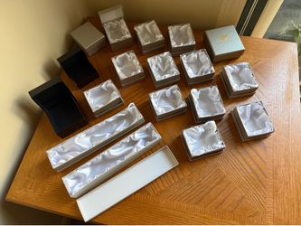 Jewelry boxes (qty 18)