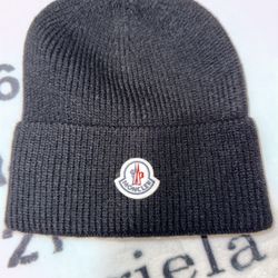 MONCLER BEANIE 2025 DSWT BRAND NEW AUTHENTIC X2