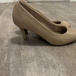 Ladies Shoes Size  6W