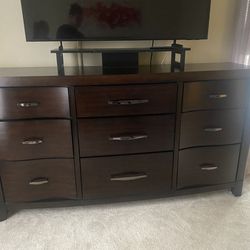 Macy’s 9-Drawer Dresser – Dark Wood – Excellent Condition
