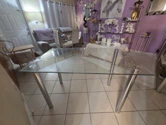 OBO DINNING GLASS TABLE SEATS 4