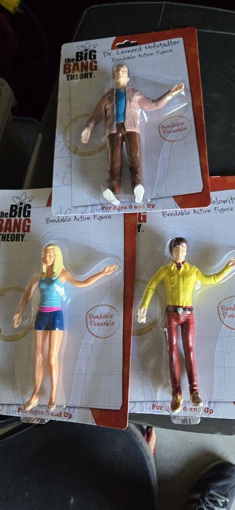 3 Big bang Theory Figures
