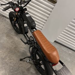 750 Watt Dual Rider/Dual Battery, Pegs, Electric Ebike, 26ah Total Amp Batteries (Removable), 80 Mile Distance(Long Seat/Dual Rider Style)