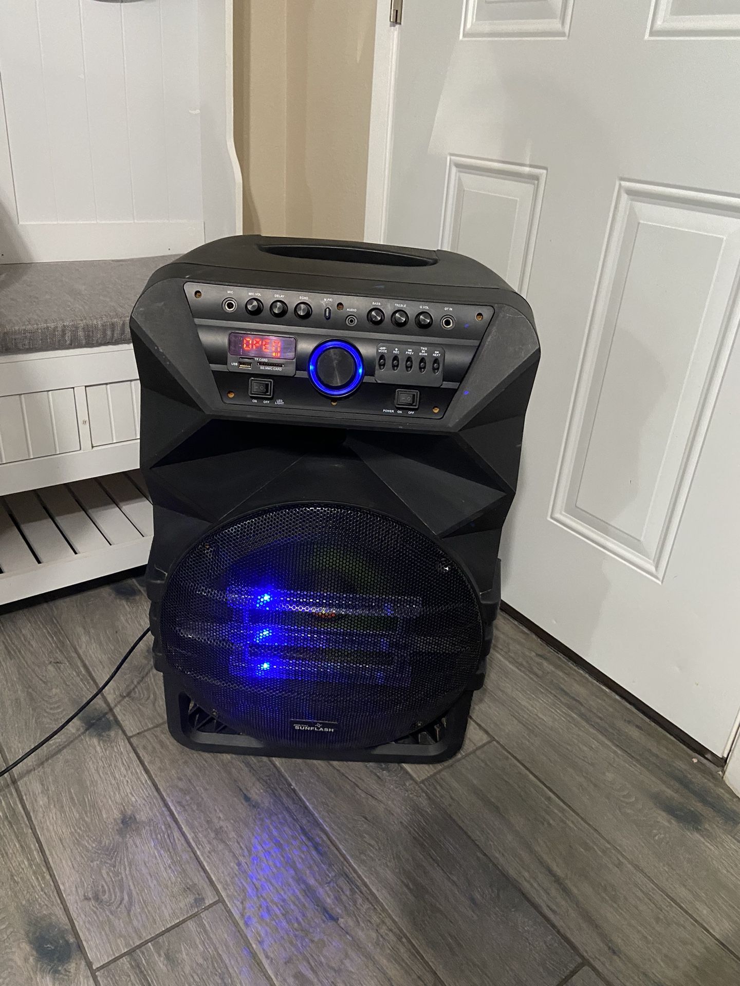 Digital SunFlash Speaker
