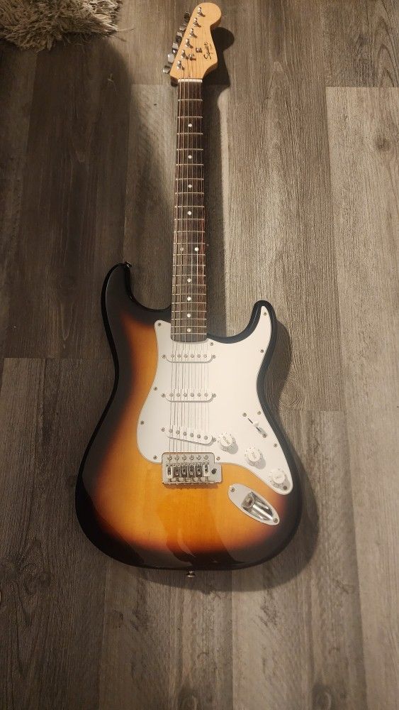 Squier Classic Vibe 70s Stratocaster Electric Guitar