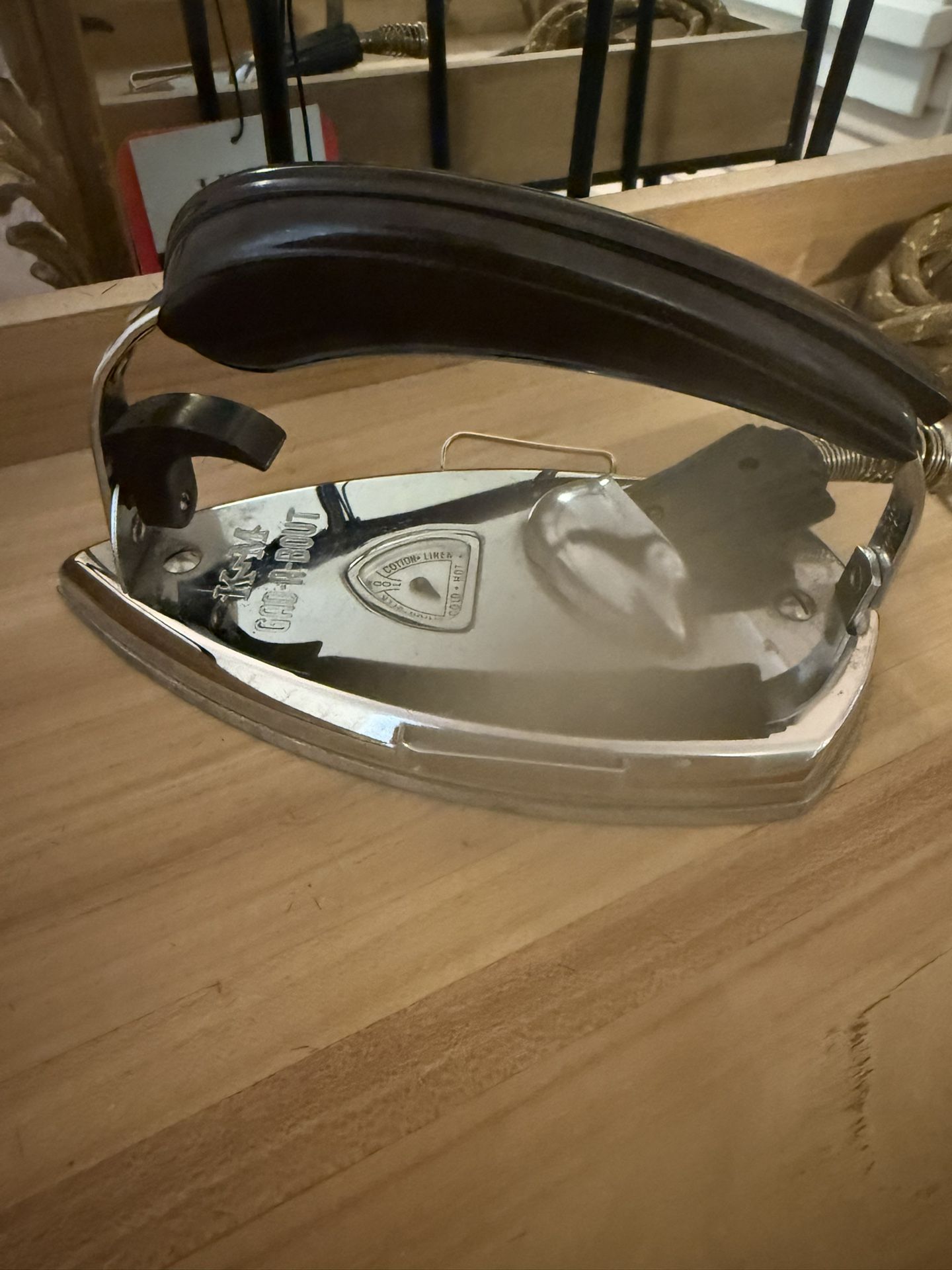 VINTAGE KM GAD-A-BOUT FOLDING TRAVEL ELECTRIC IRON 