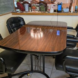 Dining Table & 4 Chairs 
