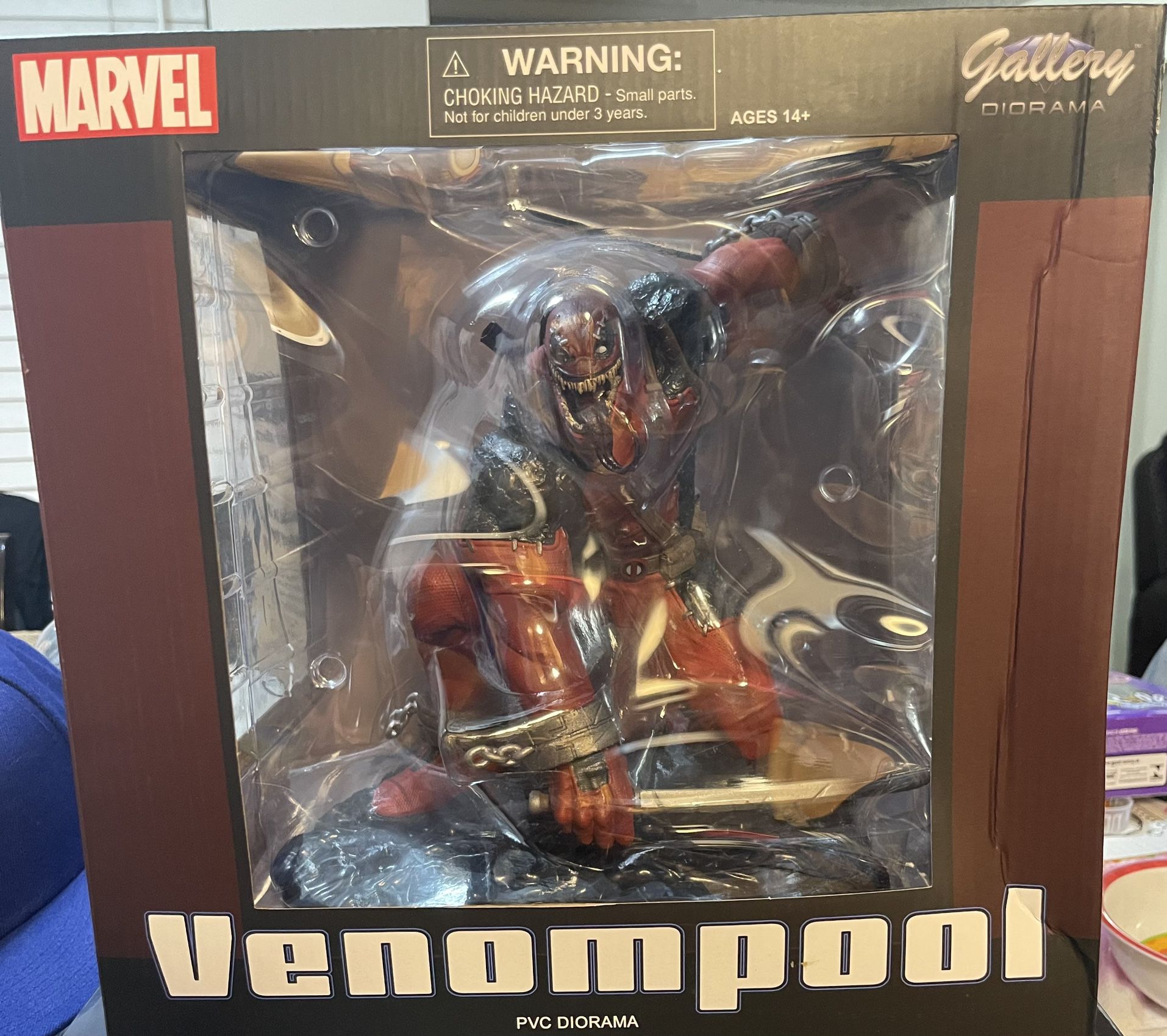 Venompool Deluxe Gallery Diorama - Diamond Select Toys