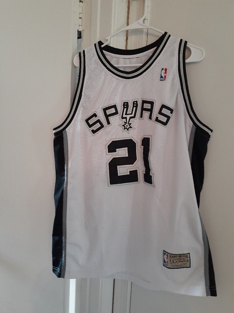 SPURS 21 DUNCAN BASKETBALL JERSEY GOOD CONDITION.  $15.00     N 