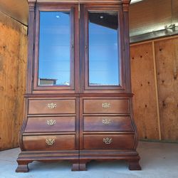 Antique Classic Beautiful Cabinet $160