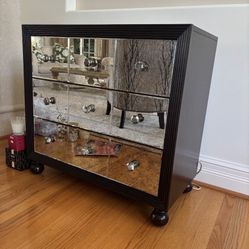 Mirrored Dressed 