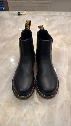 Dr.  Martens Chelsea boot size US 8, EU 39