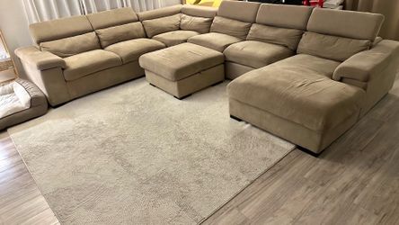 MODULAR SECTIONAL W/ OVERSIZED CHAISE
