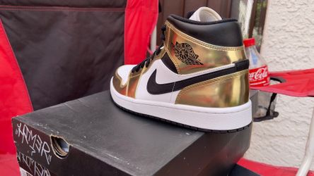 Air Jordan 1 Mid Metallic Gold Size 9.5 Men’s