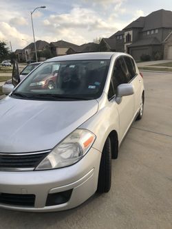 2007 Nissan versa S 4doors Hatchback