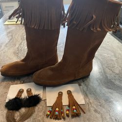 Minnetonka Suede Fringe Ladies boots