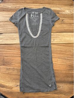 American Eagle beaded v neck Small
