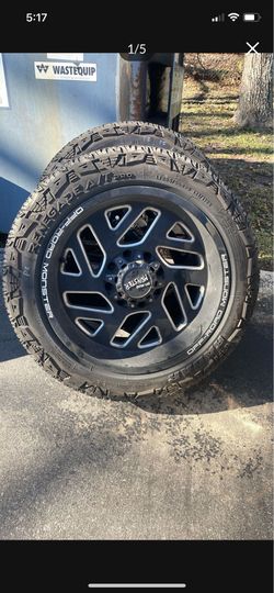 20 Inch Rims Eight Lug Off Of A 2010 Dodge 2500 Lug Pattern Is 8x6.5