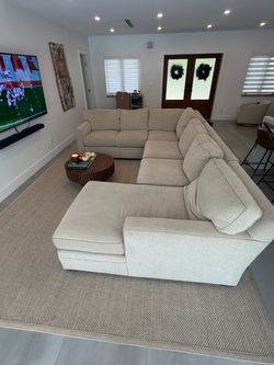 Large Cream U-Shaped Sectional Sofa w/ Chaise – Macy’s Modern Concepts