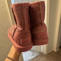 Pink Uggs Size 11 Youth 