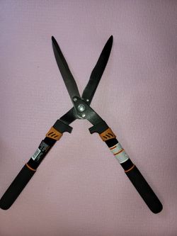 Fiskars Wavy-Blade Hedge Shears