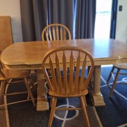 Dinging room table, 2  leaves  and 4 chairs 