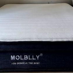 Molblly Queen Mattress – Like New, Super Comfortable