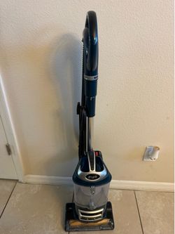 Shark Navigator Lift-Away Deluxe