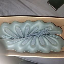 Yeezy 450s  size 13 mens
