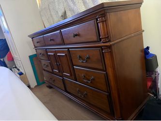 Dresser cabinet set pick up only