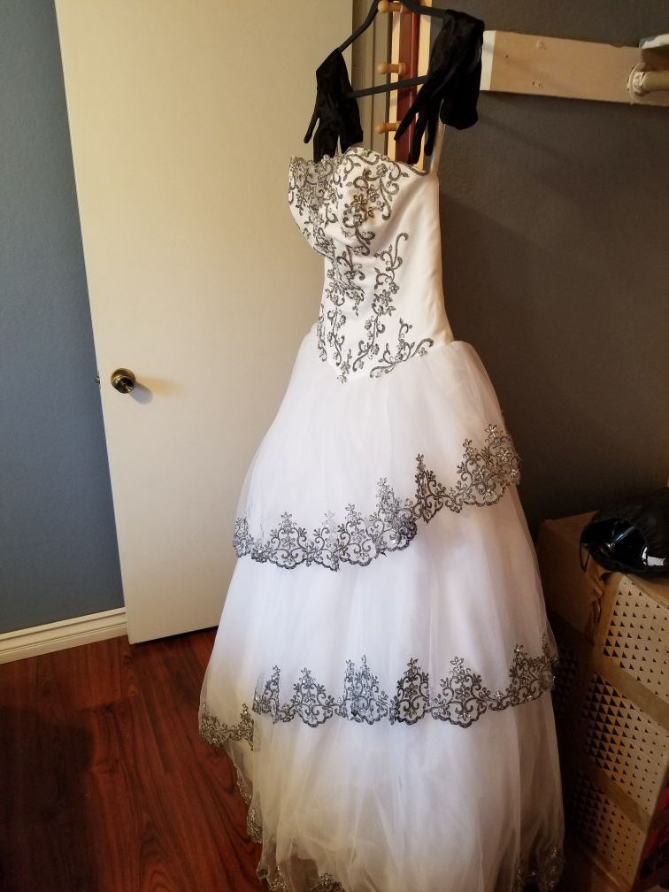 Custom made quinceanera dress (sweet 16) approximately. Size 12