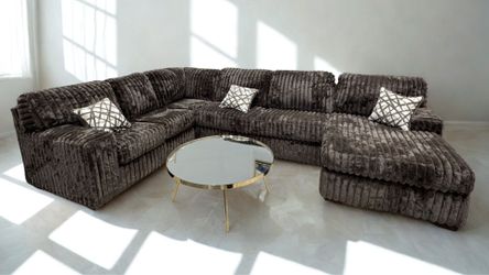 FREE White Glove Delivery – S319 Austin Chocolate Sectional | Brand New
