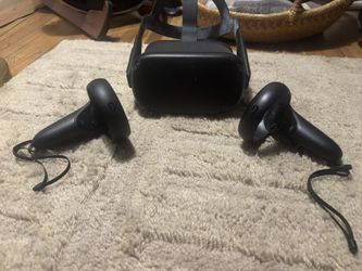 OCULUS QUEST WITH CARRYING CASE