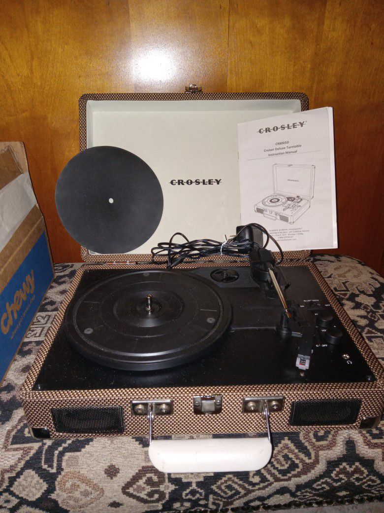 Crosley Portible Record Player + 2  Boxes Of 45rpm 
