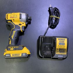 DeWalt DCF809 1/4” Impact Driver, Batt, Charger!