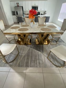 Beautiful dining set  lv