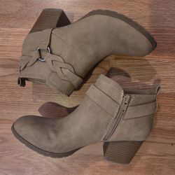 Women's Ankle Boots Sz 5.5 