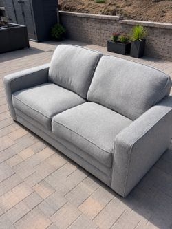 Sleeper Sofa / Pull-Out Bed Couch – Gray – Excellent Condition