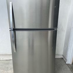 Apartment size refrigerator