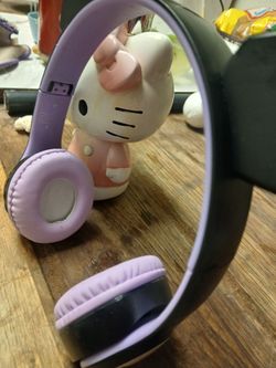 Hello kitty  ear hugs