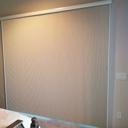 #177. VISTA BRAND CELLULAR VERTICAL FOR PATIO DOOR OR WINDOW ROOM DARKENING ,BRAND NEW CREAM COLOR RETAIL $1,258 OPEN LISTING!